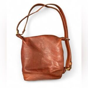 I MEDICI vintage Italian leather bucket shoulder bag. GORGEOUS leather!